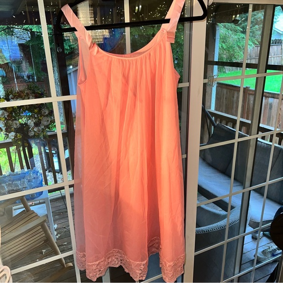 Elegant Pink Lace Trim Nightgown - Picture 9 of 12